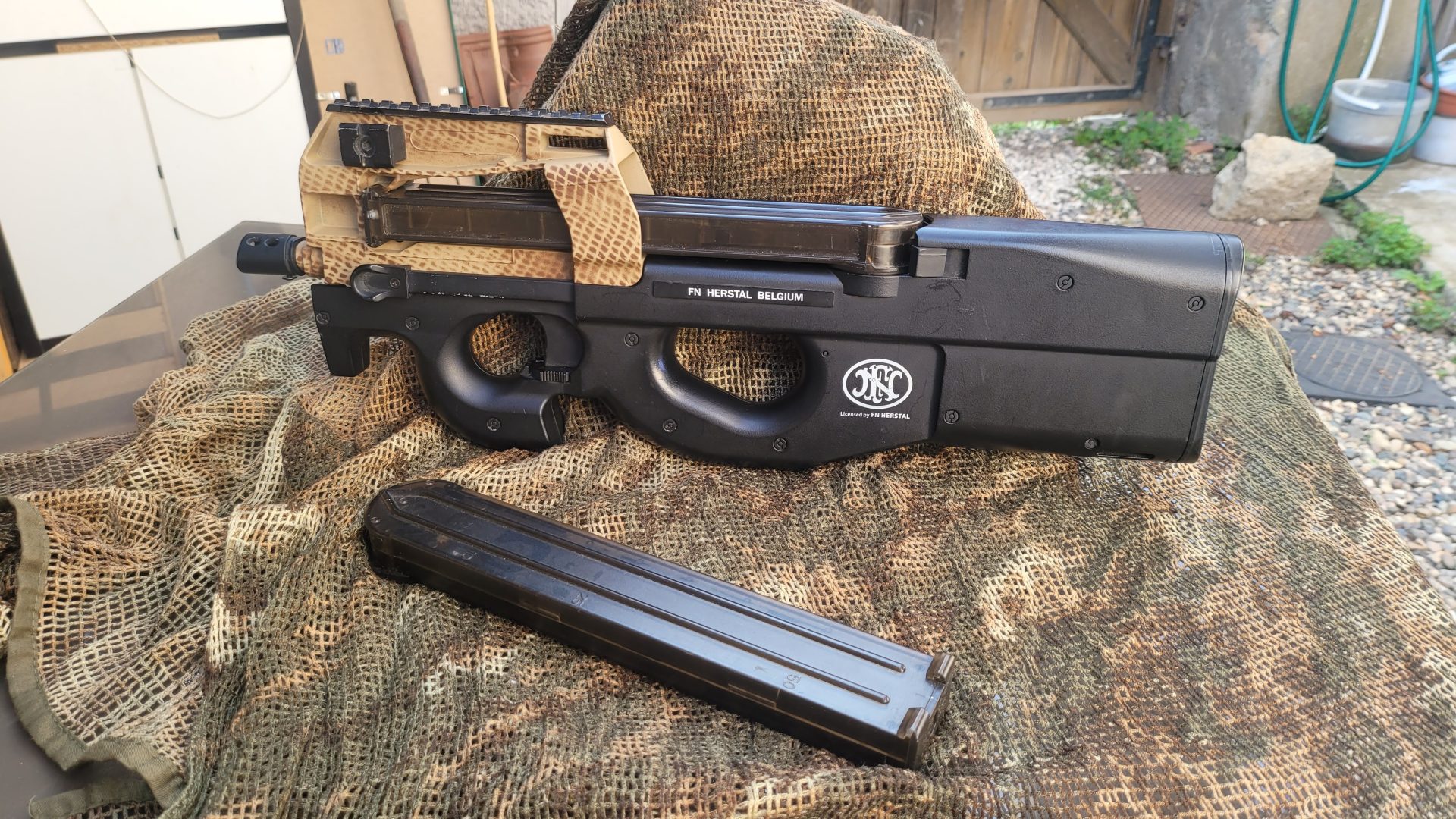 P90 TR Cybergun à la base – état : battle used