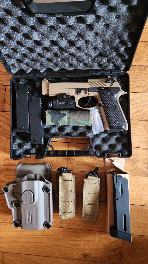 Pack M9A1 KJW co2/gaz et accessoires