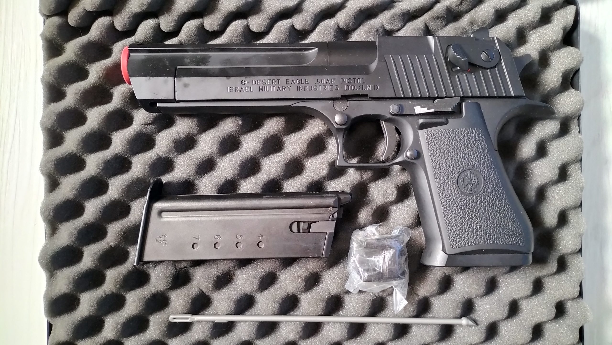 Desert Eagle. 50 AE TOKYO MARUI  1 joule (ABS – métal)