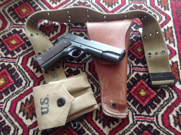 Colt 1911 GBB airsoft cybergun anniversary, ceinturon US M1936, Holster cuir M1916 et porte chargeur