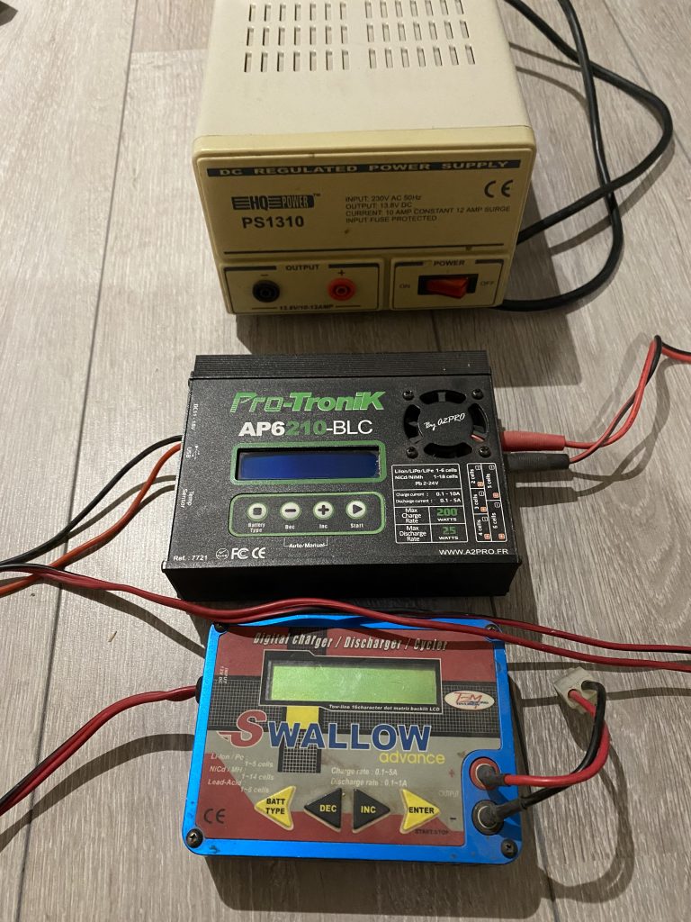 chargeur de batterie avec alimentation stabilisé