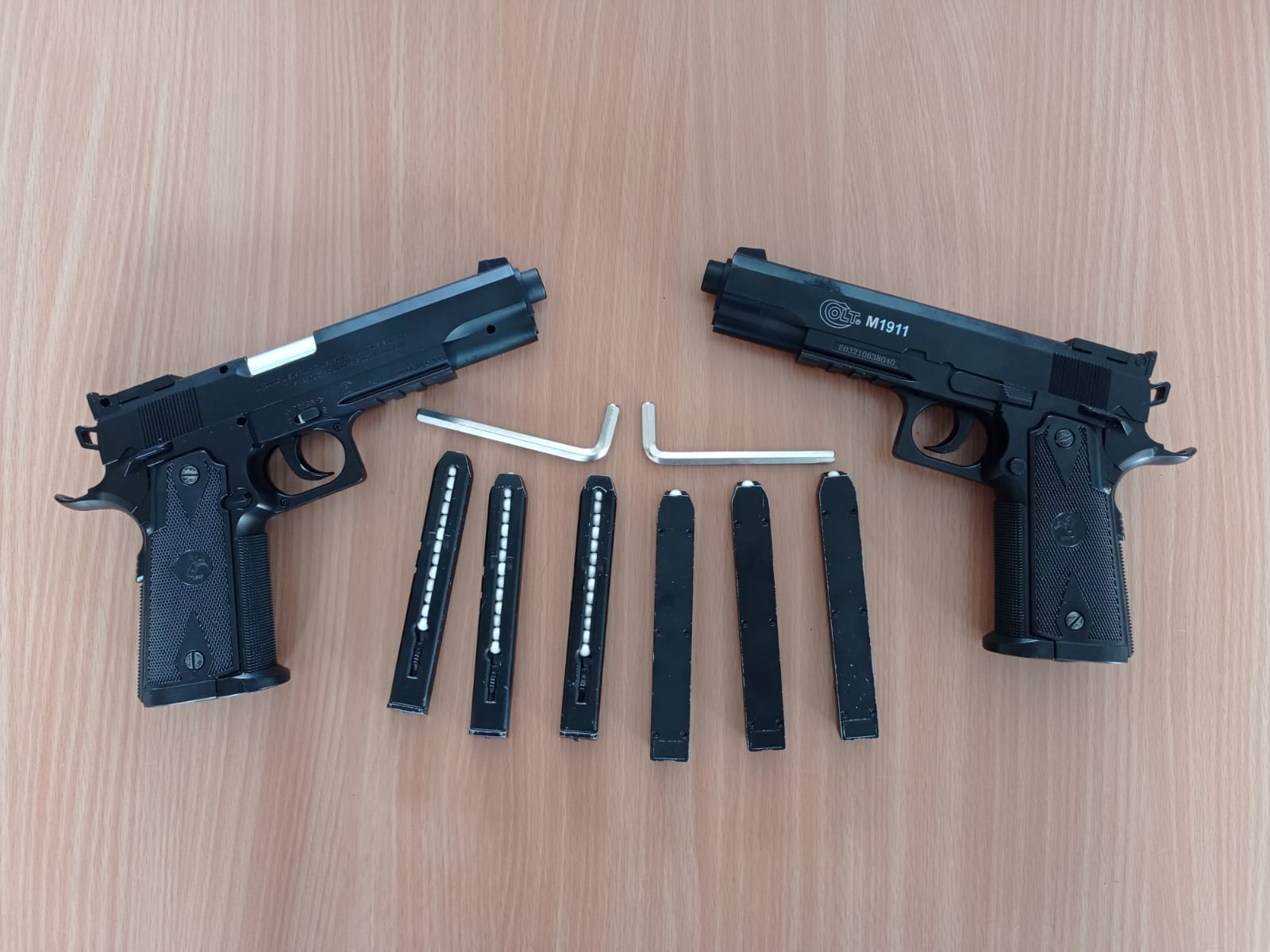 Pistolet Colt 1911 (M1911) Co2 Semi Auto Culasse Fixe – Noir x2