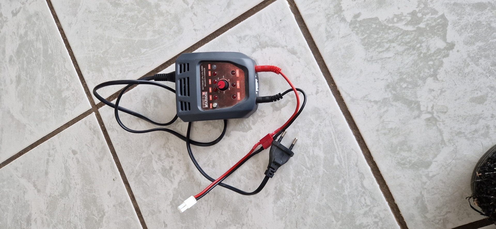 Chargeur LiPo/NiMH Swiss Arms pour batteries airsoft