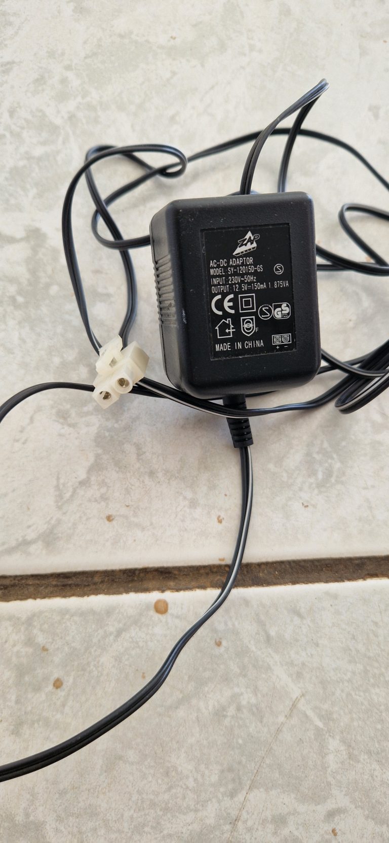 Chargeur secteur 12V – 5V 150mA pour batterie airsoft