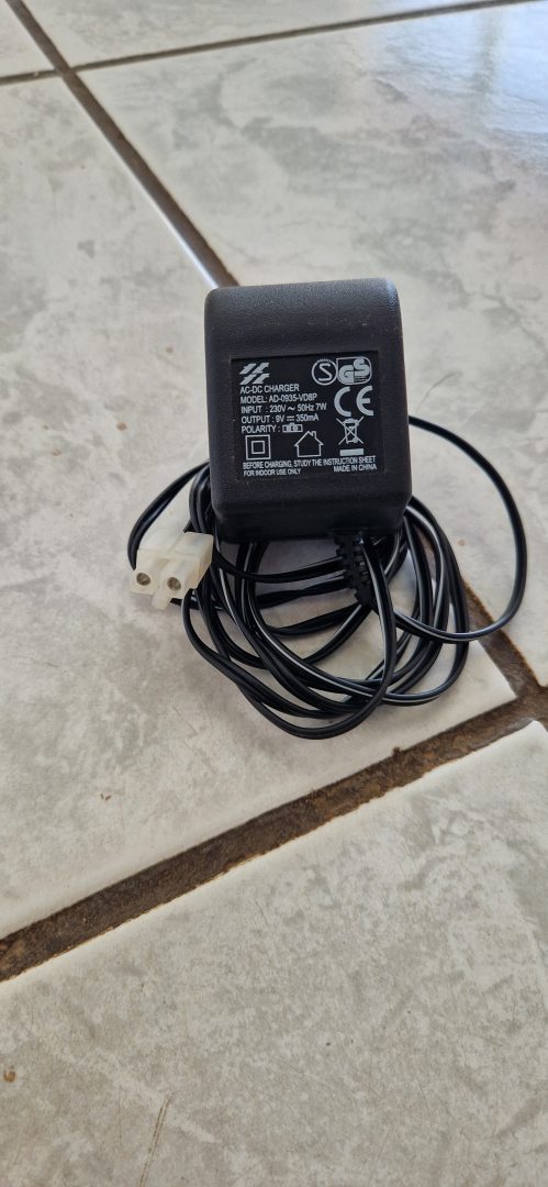 Chargeur secteur 9V 350mA pour batterie airsoft