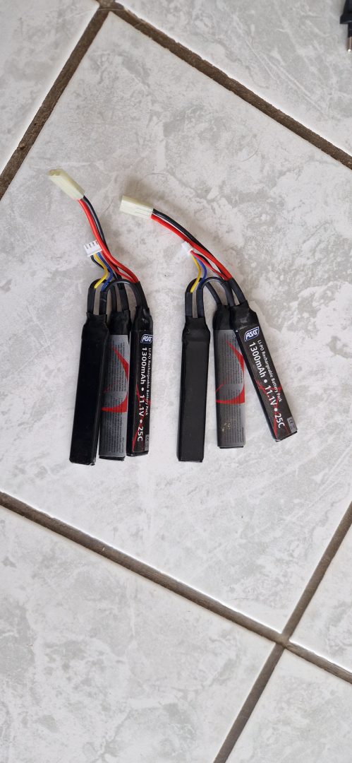 Lot de 2 batteries LiPo 11.1V 1300mAh 25C pour airsoft