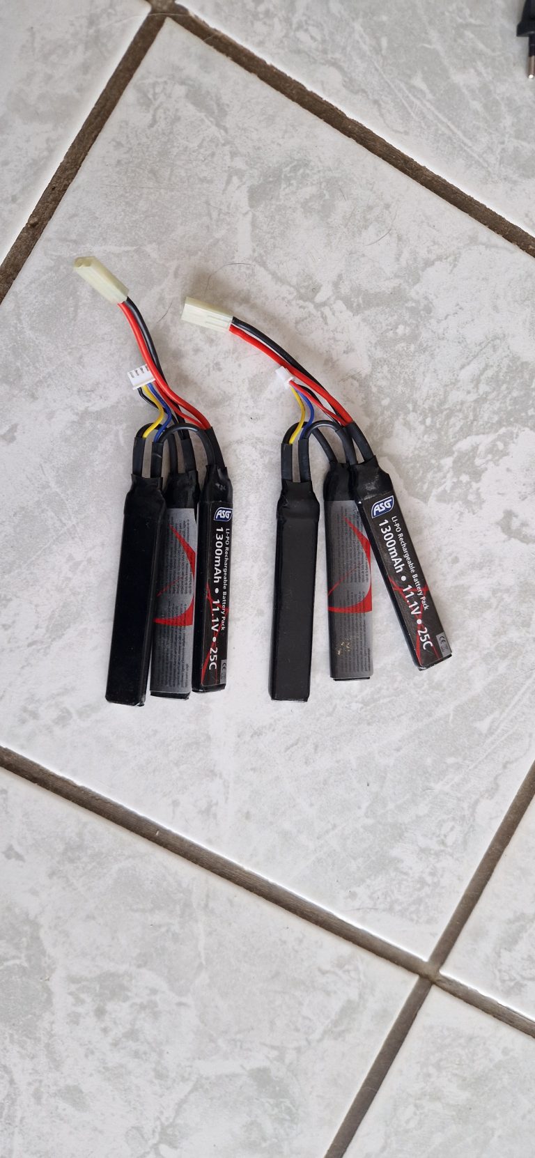 Lot de 2 batteries LiPo 11.1V 1300mAh 25C pour airsoft