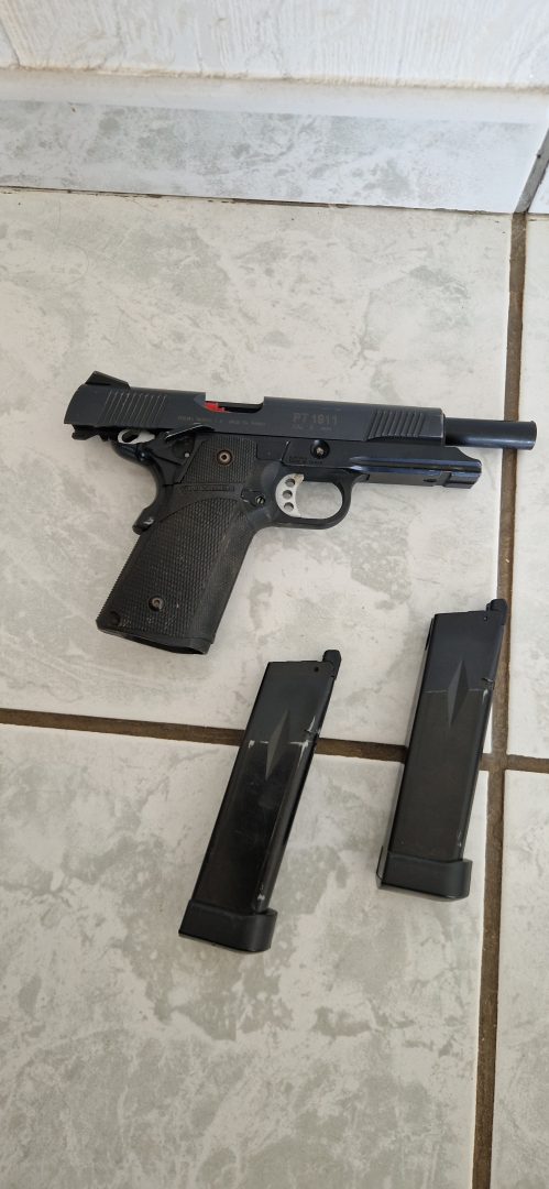 Réplique airsoft PT 1911 CO2 avec 2 chargeurs