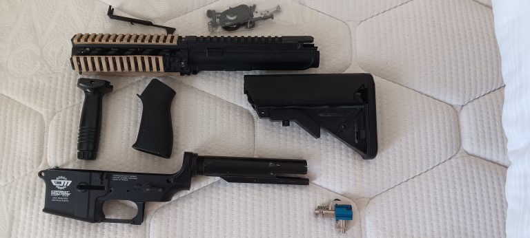 Corps M4 et babioles