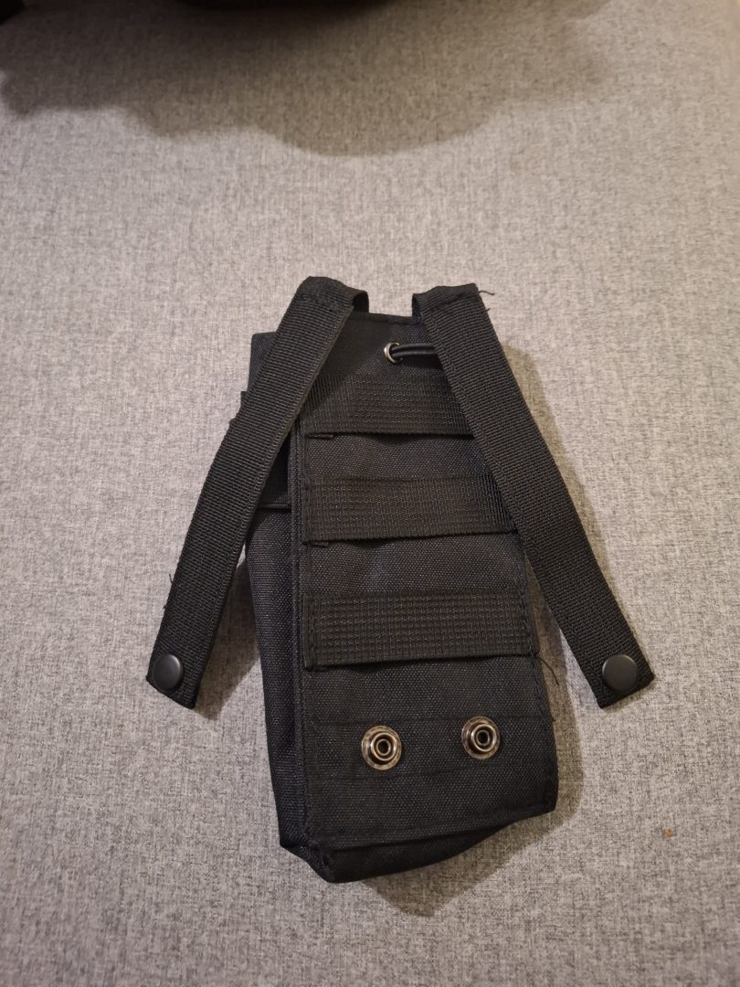 Poche MOLLE pour radio