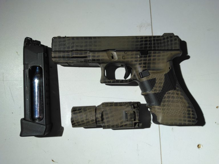 Réplique G17 gen 4 Co2 + lampe