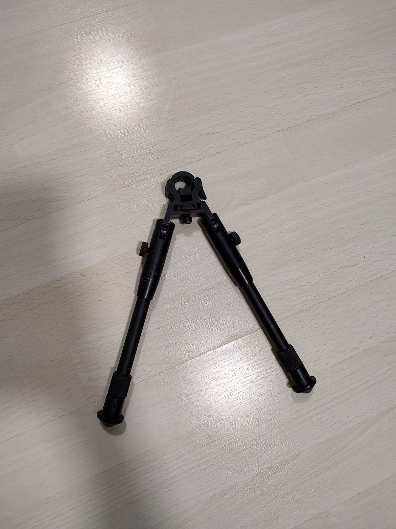 Bipied canon universel