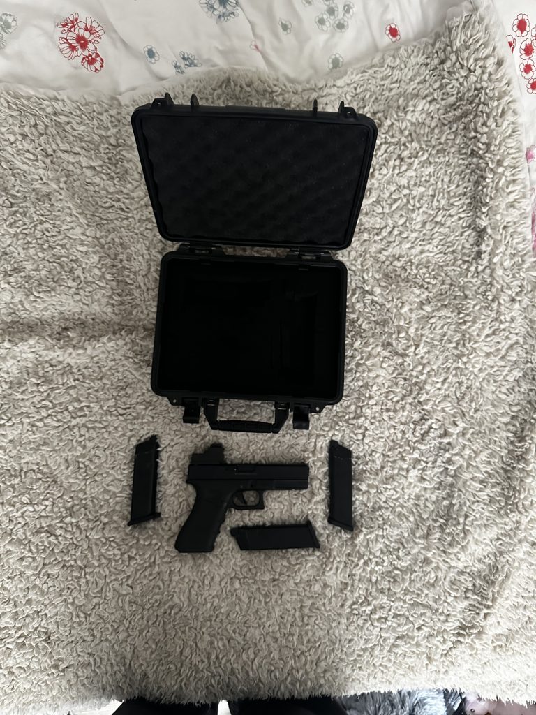 Glock Raven avec viseur point rouge solaire + accessoires