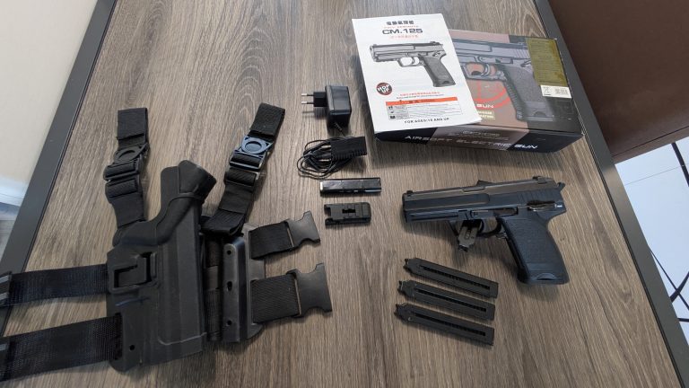 Cyma CM125 + 4 chargeurs + holster de cuisse