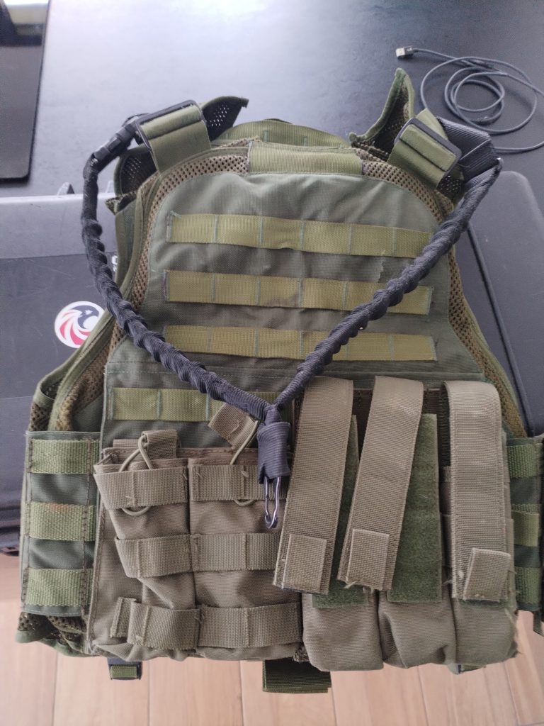 Gilet avec plaques + masque Oakley