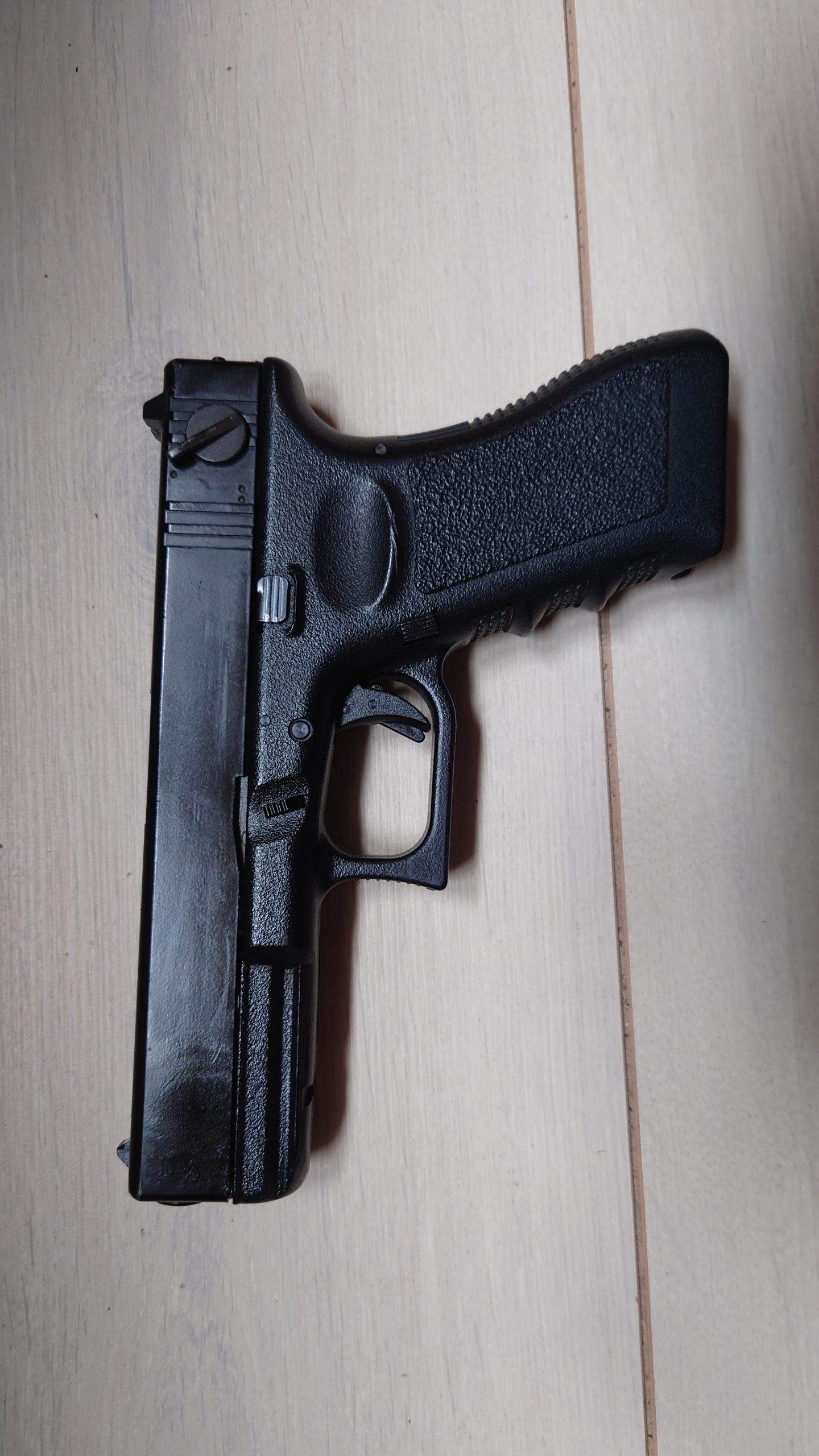 G18 ASG gaz+ chargeurs + holster thermoformé (à réparer)