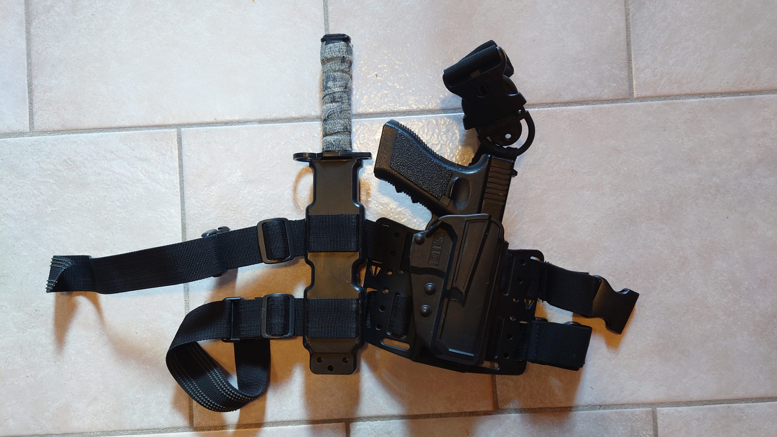 G18 ASG gaz+ chargeurs + holster thermoformé (à réparer)