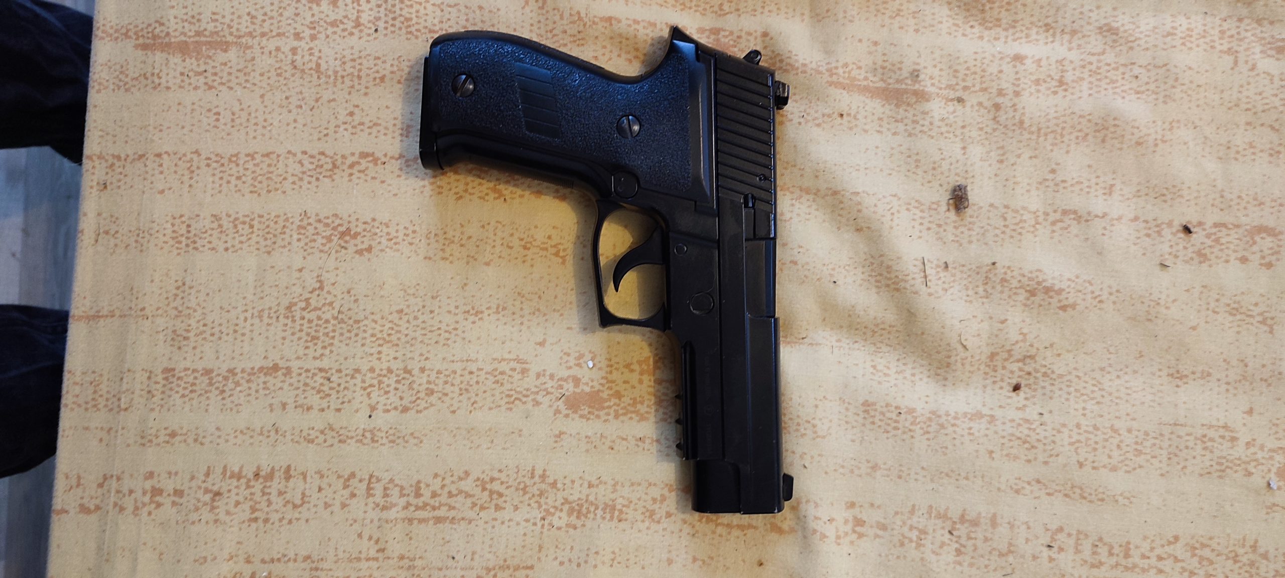 Hammerli s26 ( réplique p226) gaz full métal blowback 1 joule