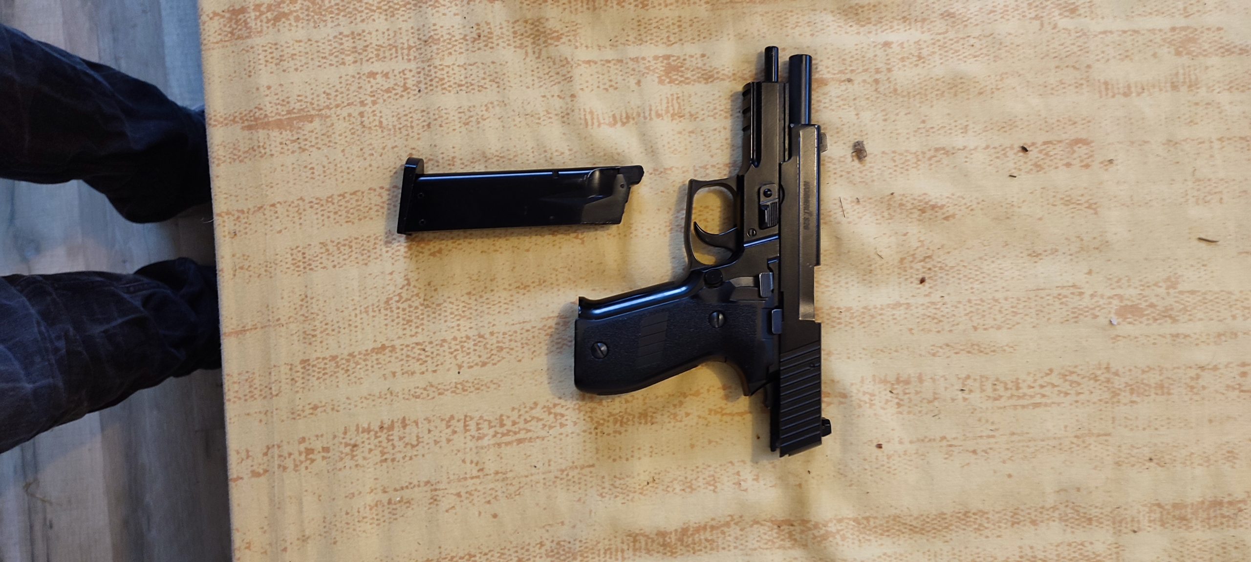 Hammerli s26 ( réplique p226) gaz full métal blowback 1 joule