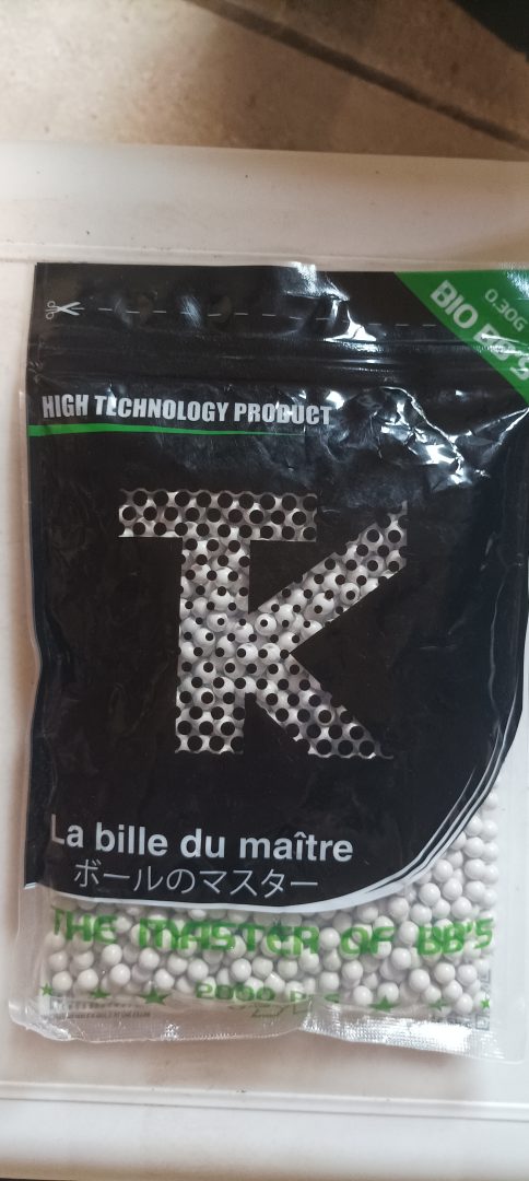 arrêt airsoft : sachet neuf de 2000 billes bio TANIO KOBA 5.95mm 0.30G
