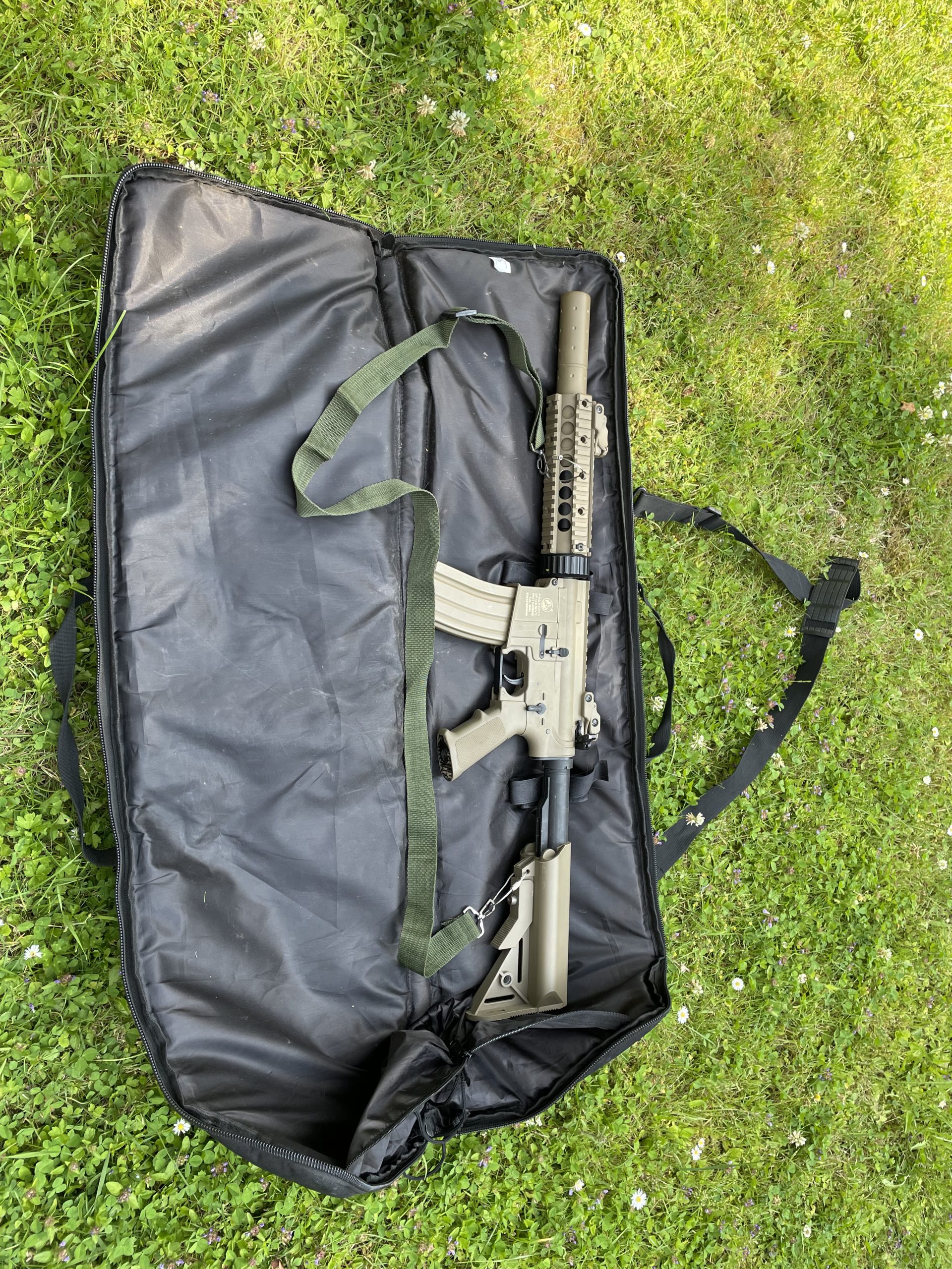 M4A1 + 3 batteries + sacoches + …