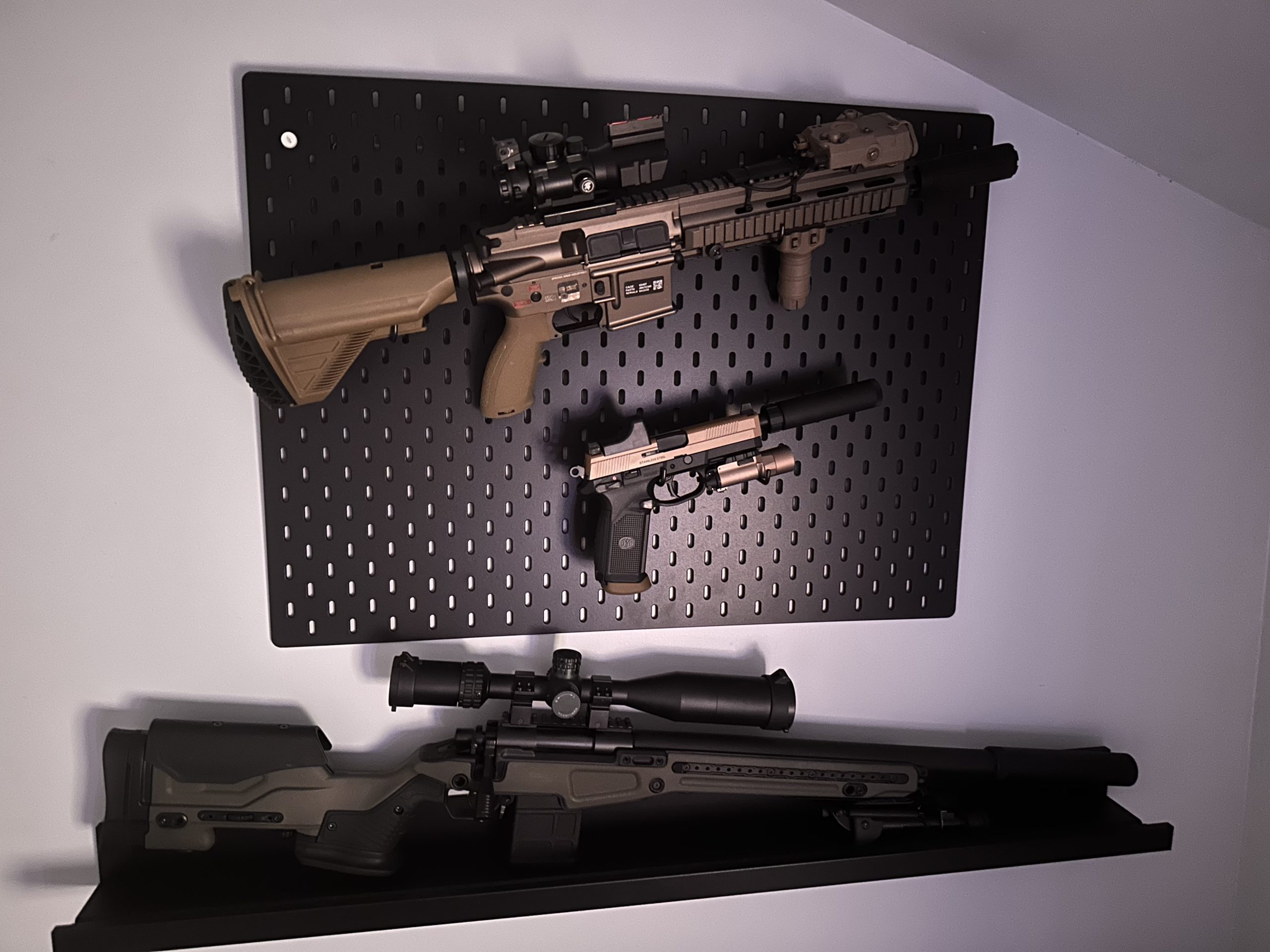 Je vends mes trois répliques