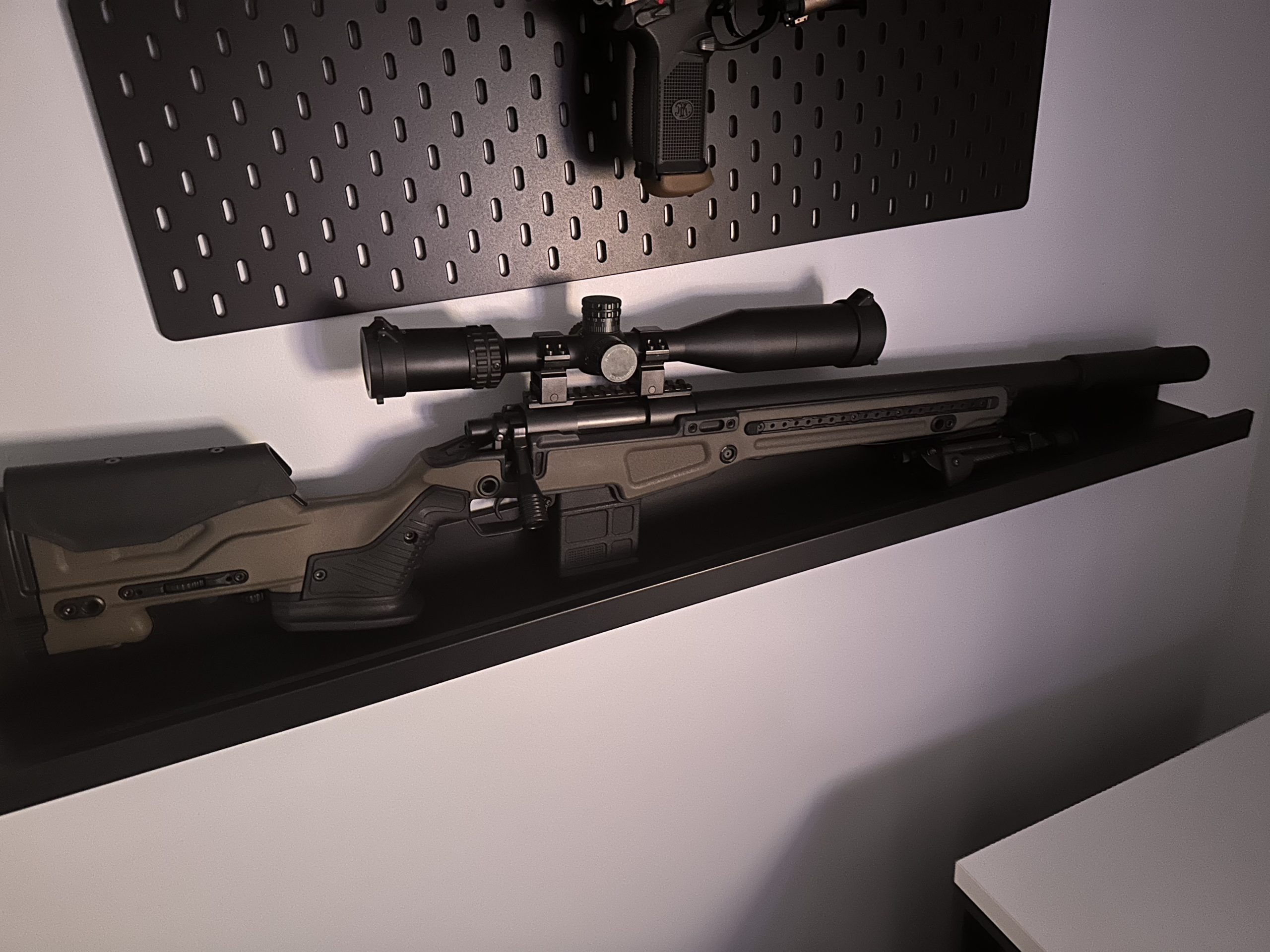 Je vends mes trois répliques