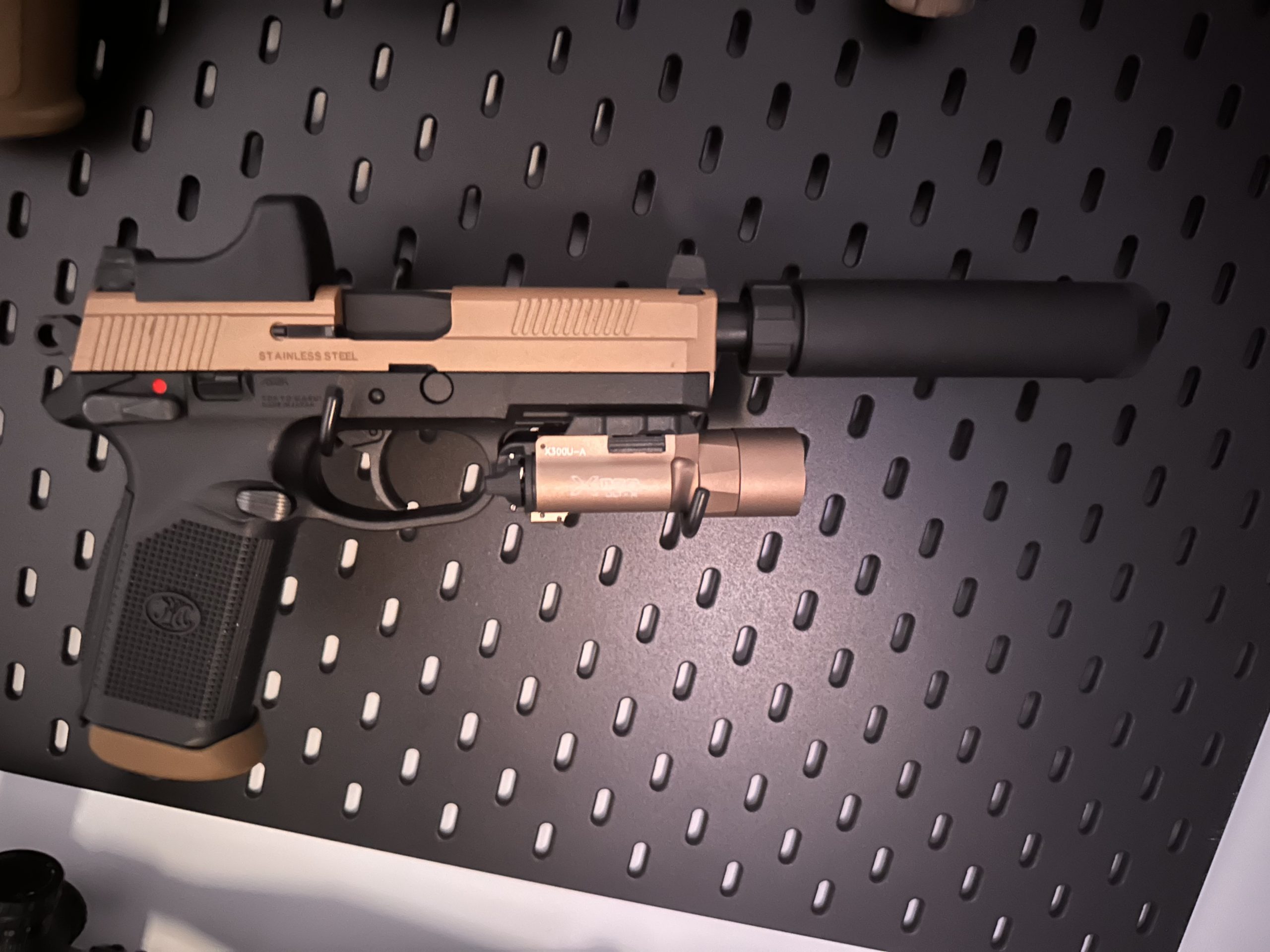 Je vends mes trois répliques