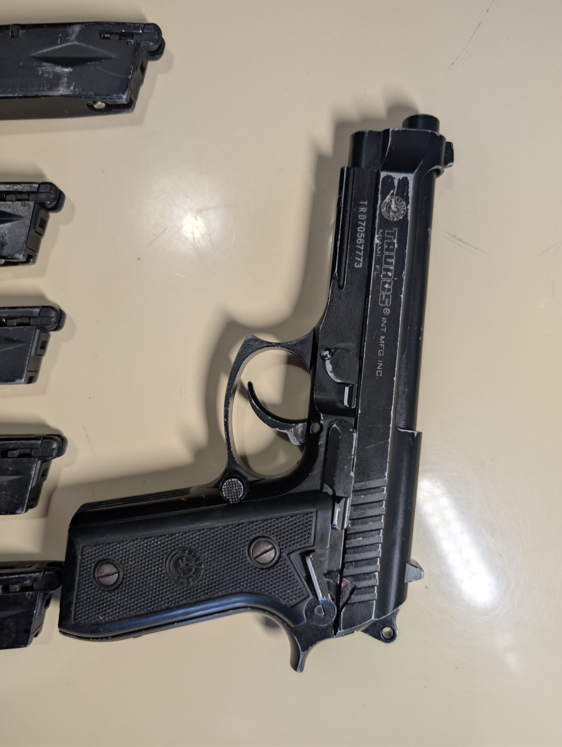 Taurus PT99 +5 chargeurs