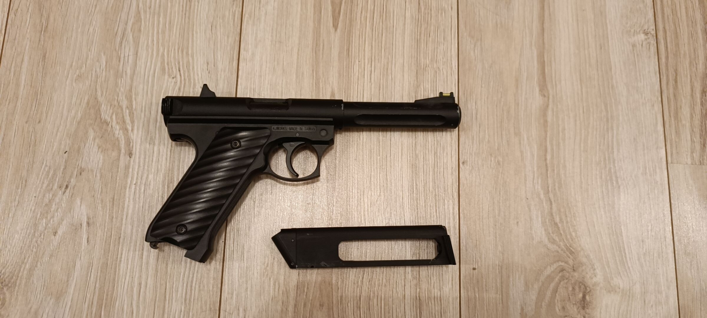 Lot 2 répliques de poing