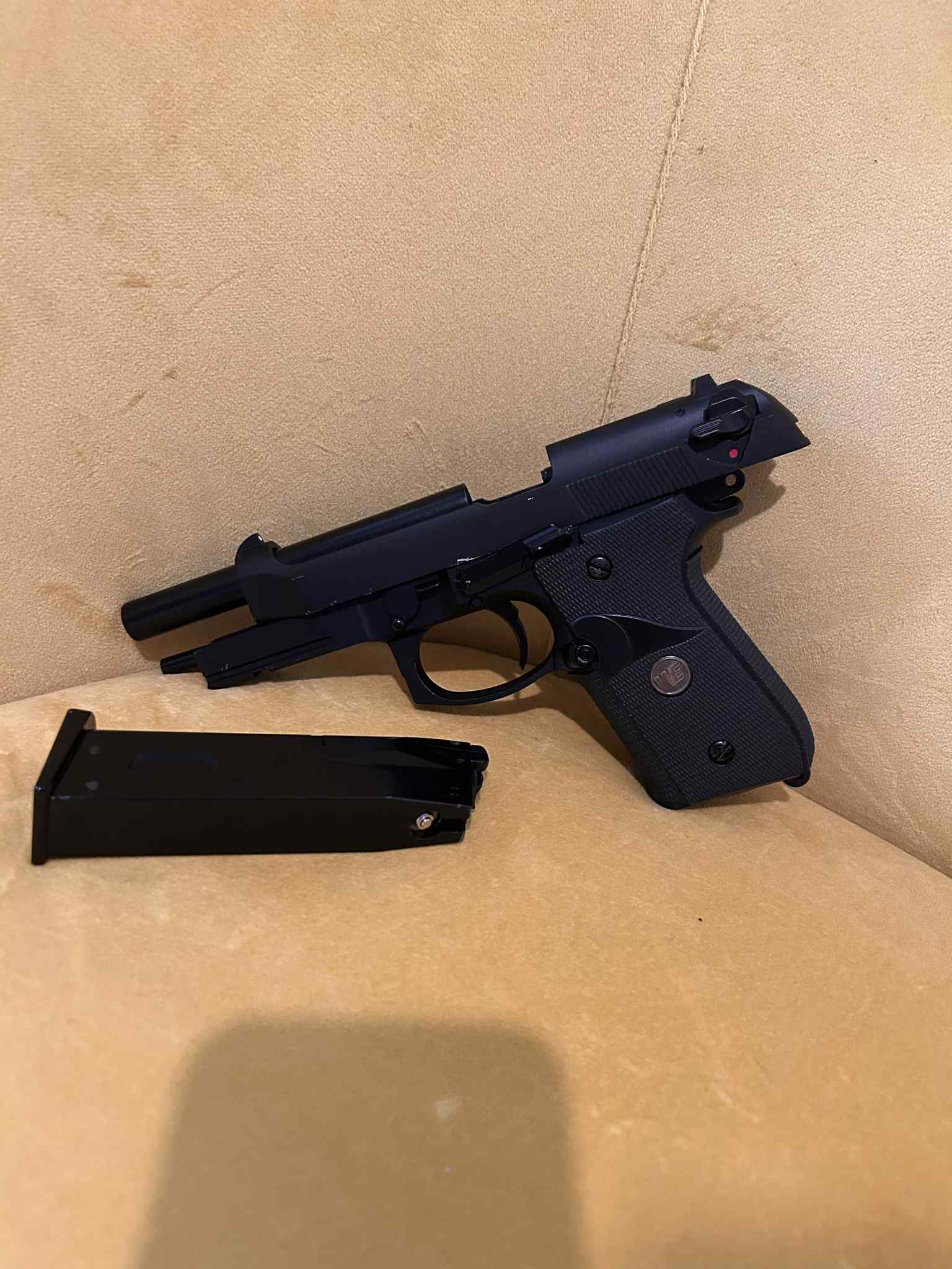 RÉPLIQUE DE POING M92 IA GBB FULL MÉTAL