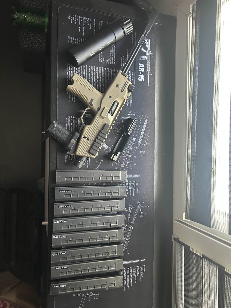 KSC MP9 A3 TAN +chargeur + silencieux tracer + Downgrade Bolt