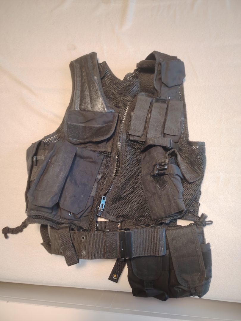 Gilet tactique noir avec poches