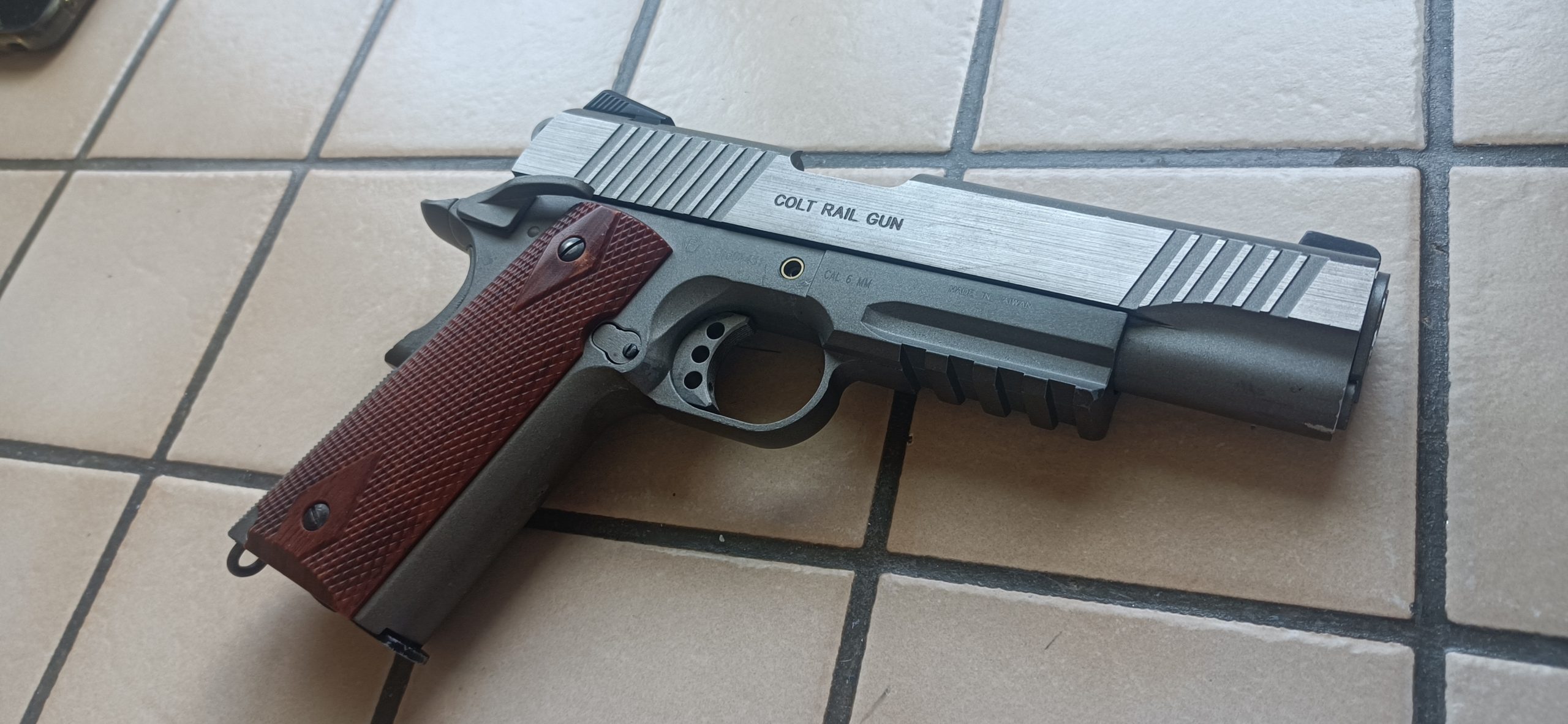 COLT 1911 – Stainless Silver GBB