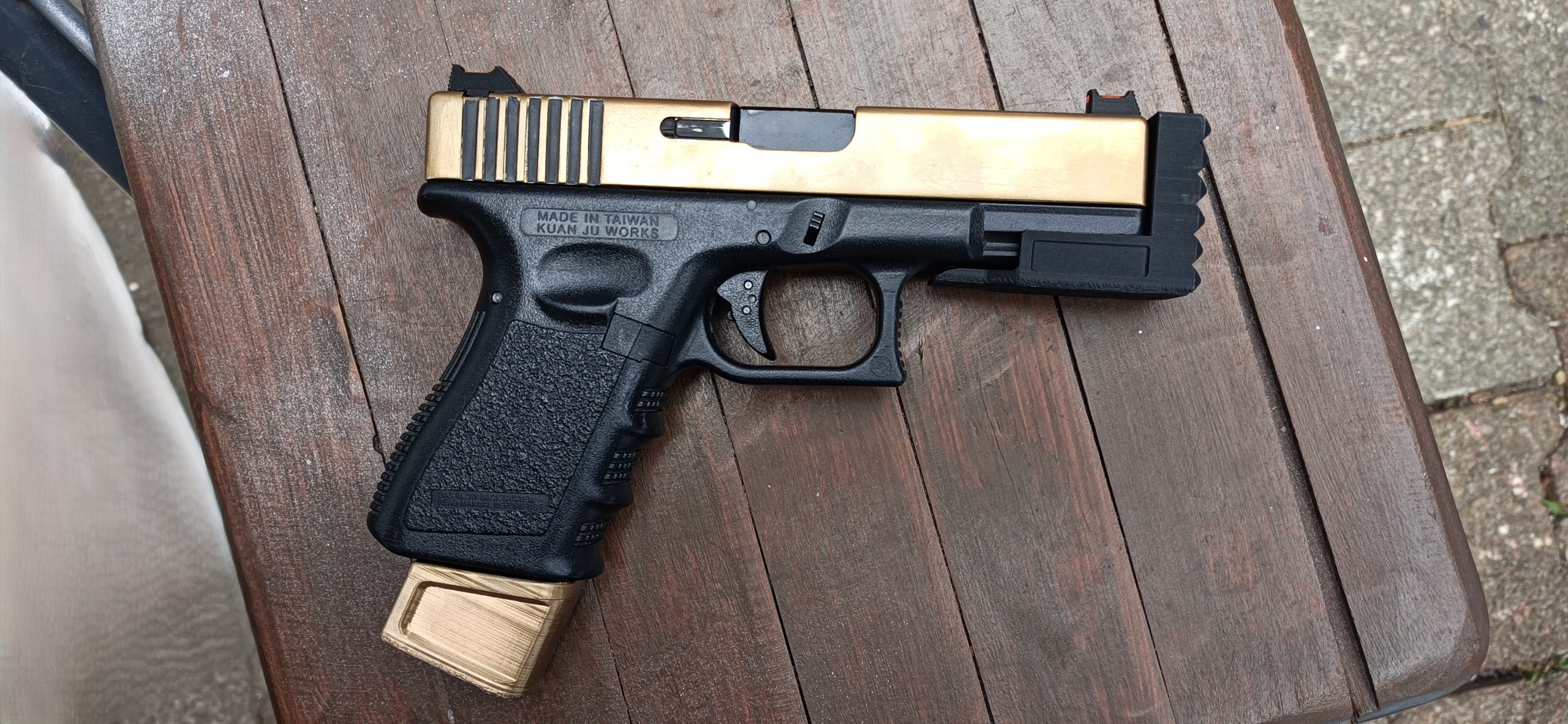 Glock 23 | Gold Bar Custom