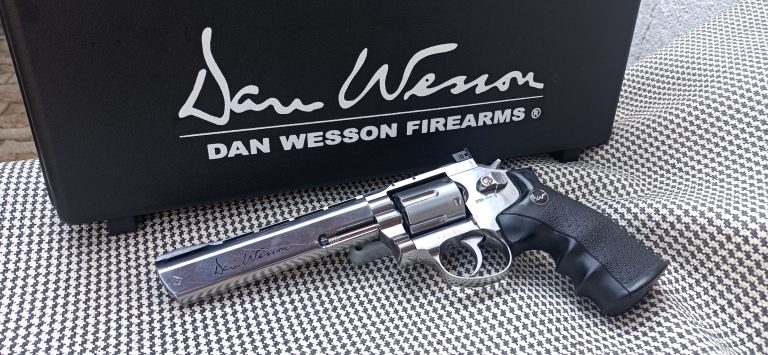 Dan Wesson Chrome 6" & 12 Douilles
