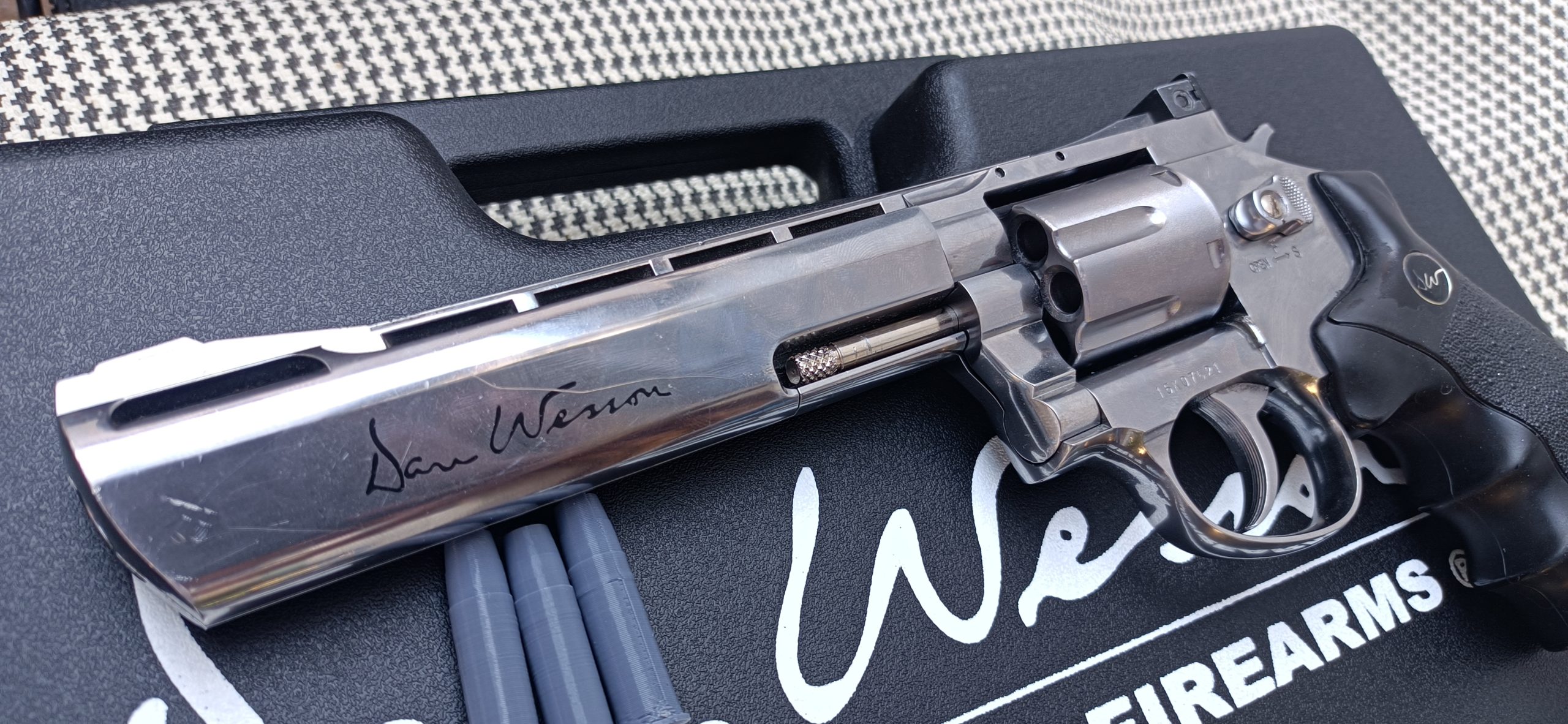 Dan Wesson Chrome 6" & 12 Douilles