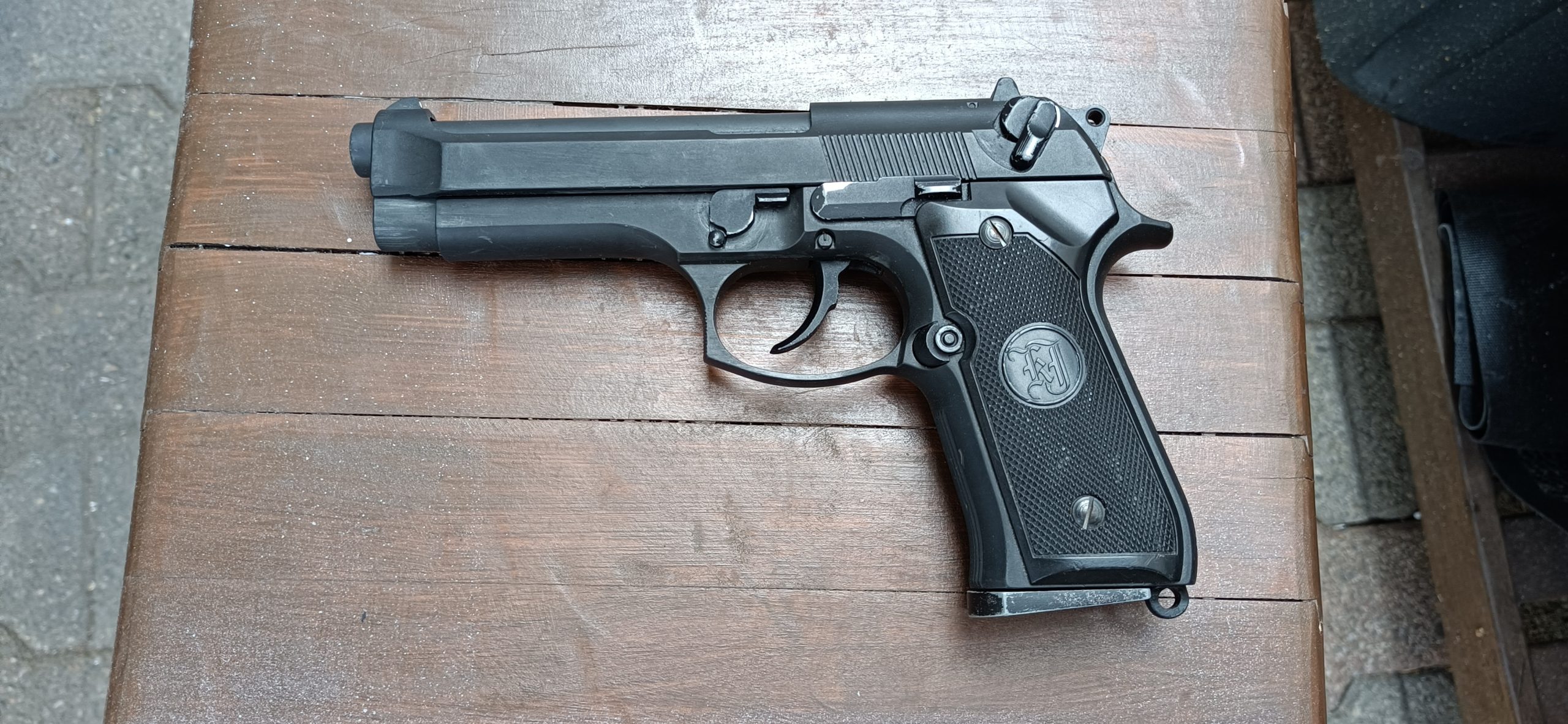 Beretta M92 [+2 chargeurs & Holster]