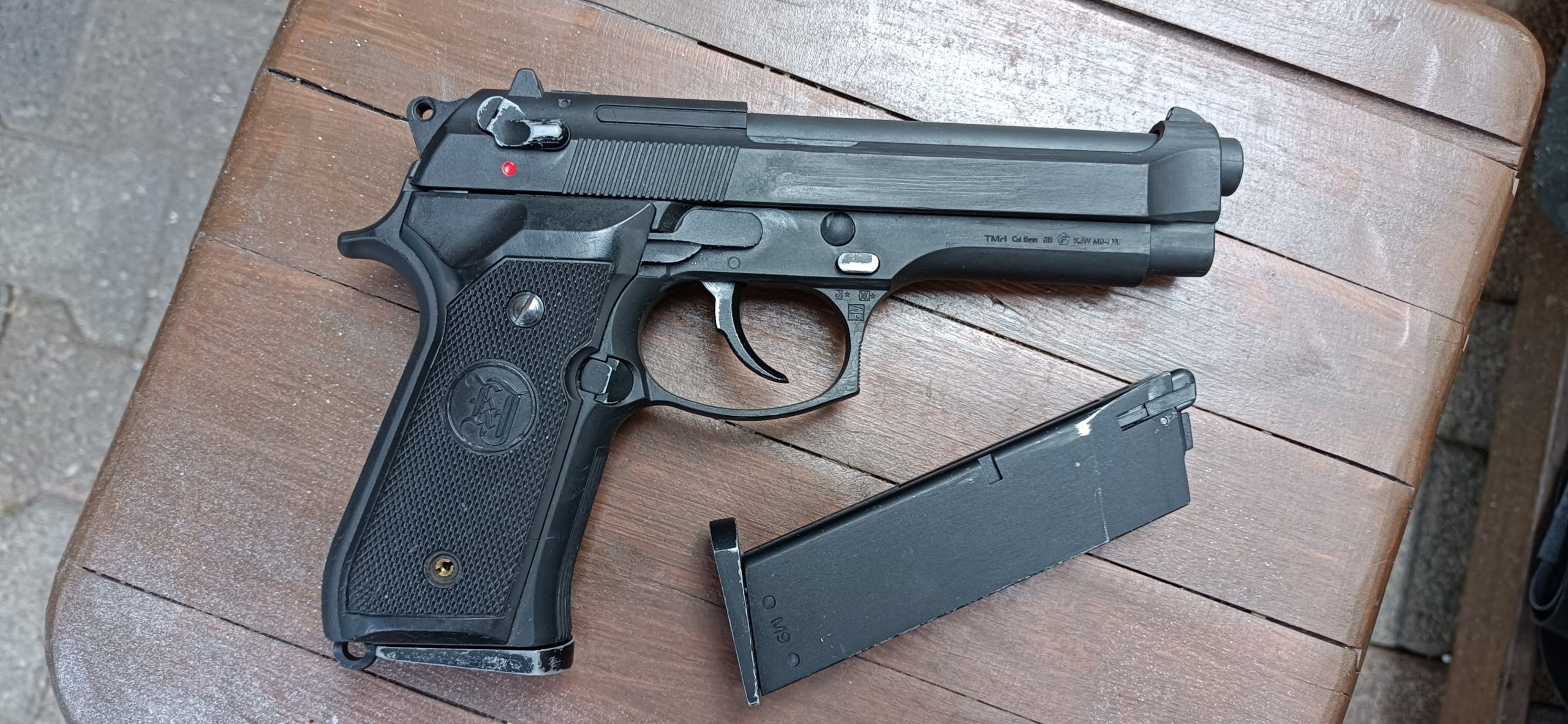 Beretta M92 [+2 chargeurs & Holster]