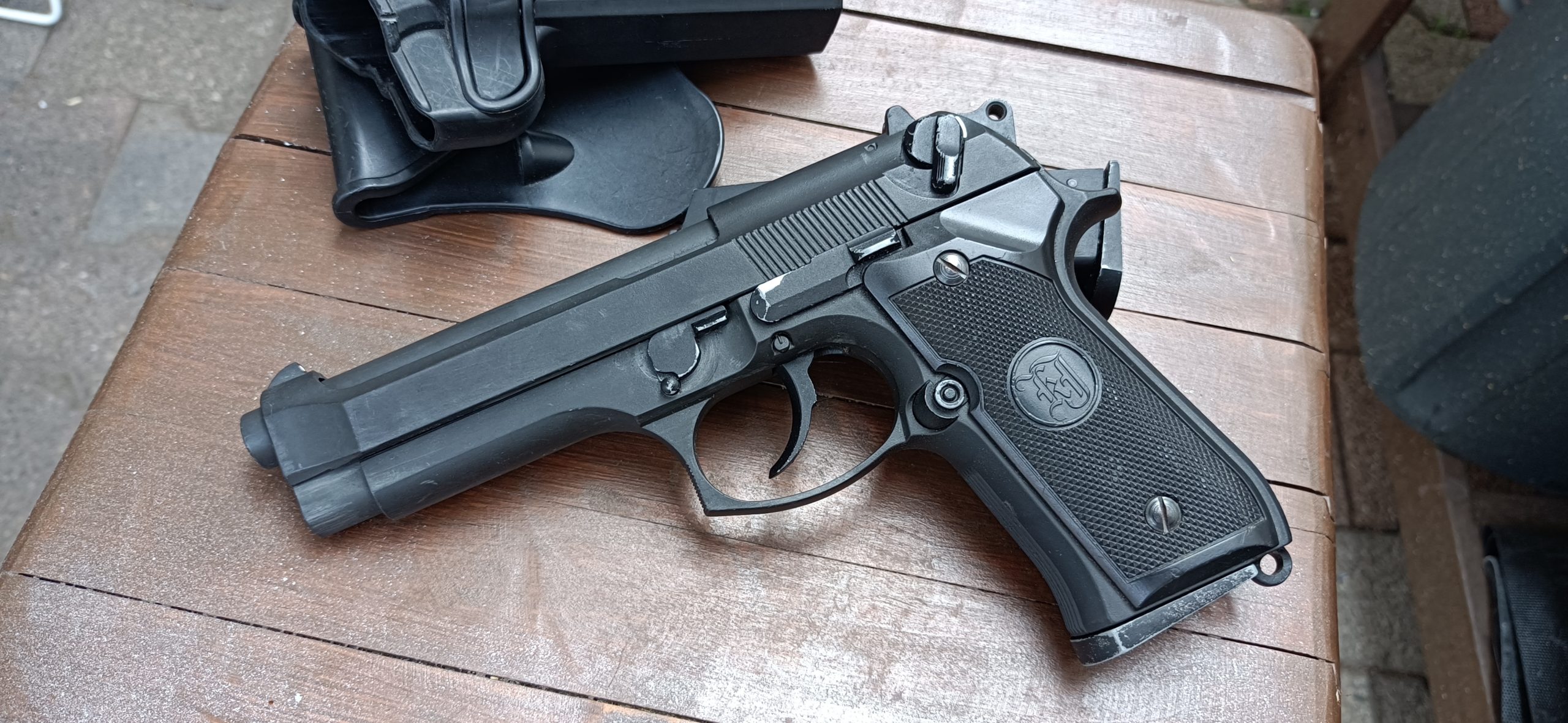 Beretta M92 [+2 chargeurs & Holster]