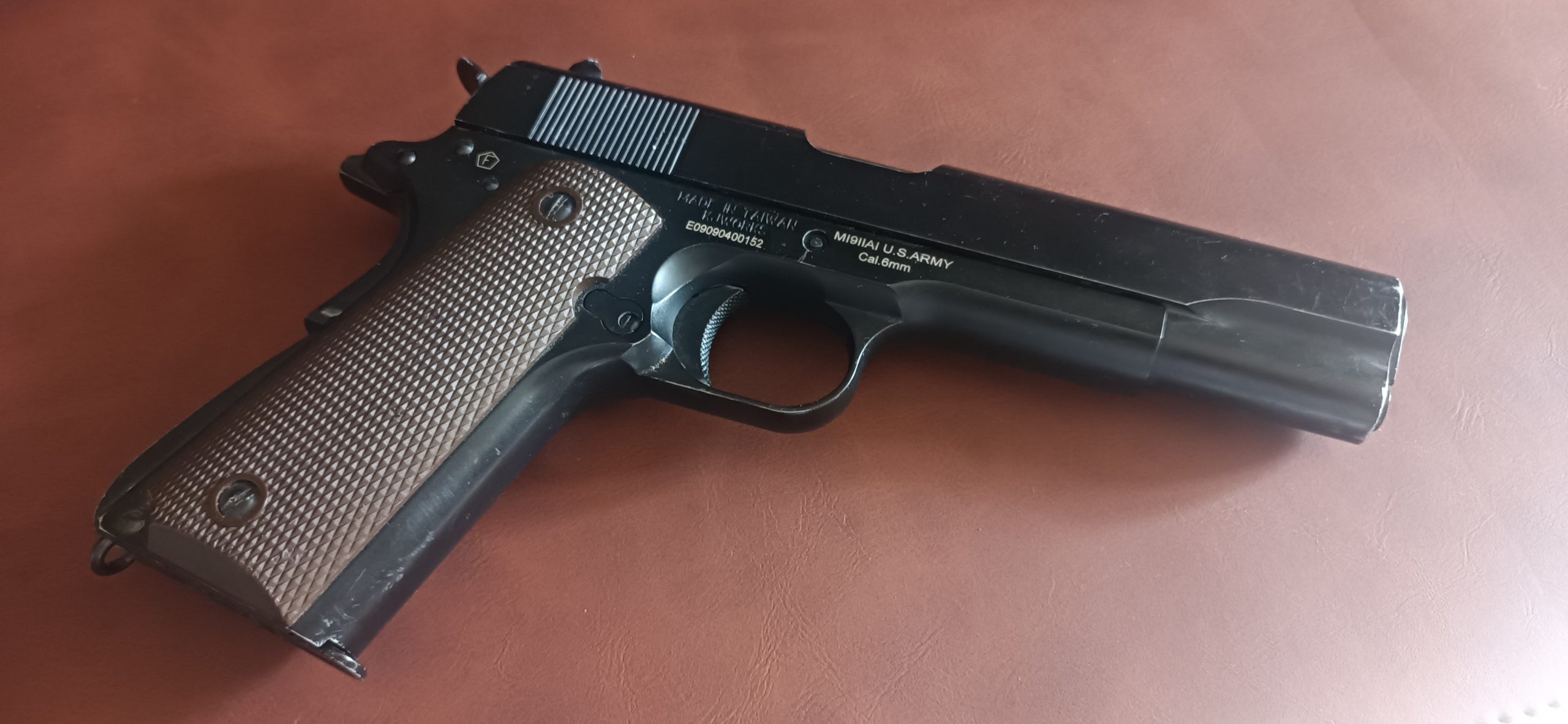 Colt M1911 KJW [+3 chargeurs]