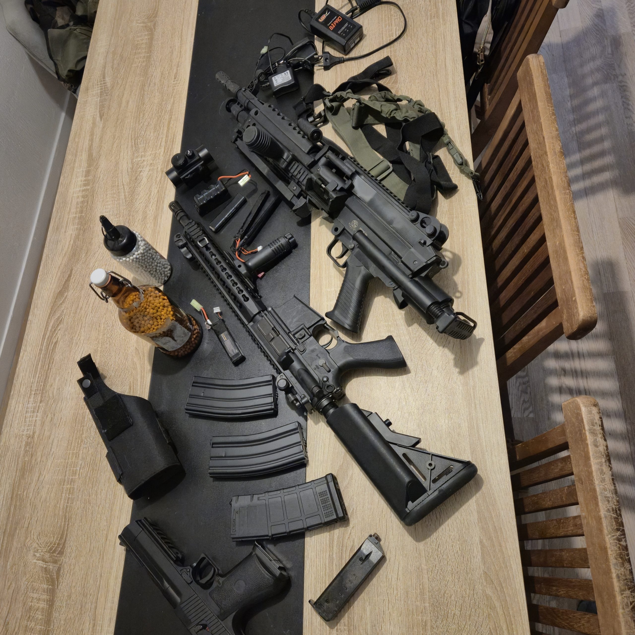 Pack Airsoft Complet – M4 / M249 Para / Desert Eagle