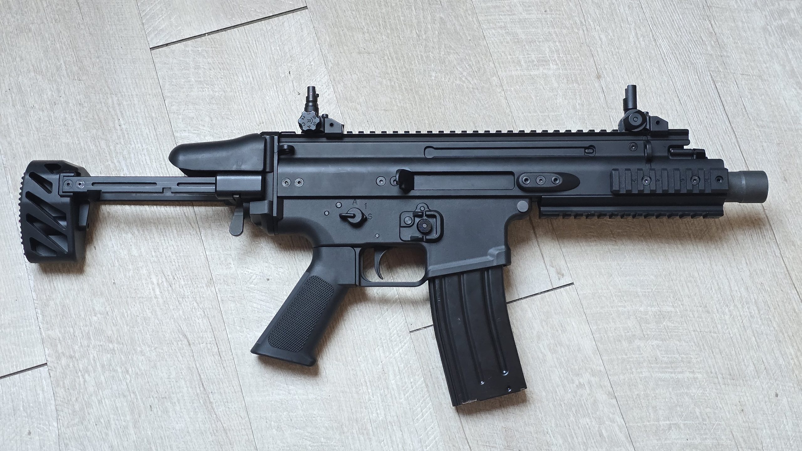 FUSIL D'ASSAUT COMPACT SCAR SC PDW FN HERSTAL ARES AEG
