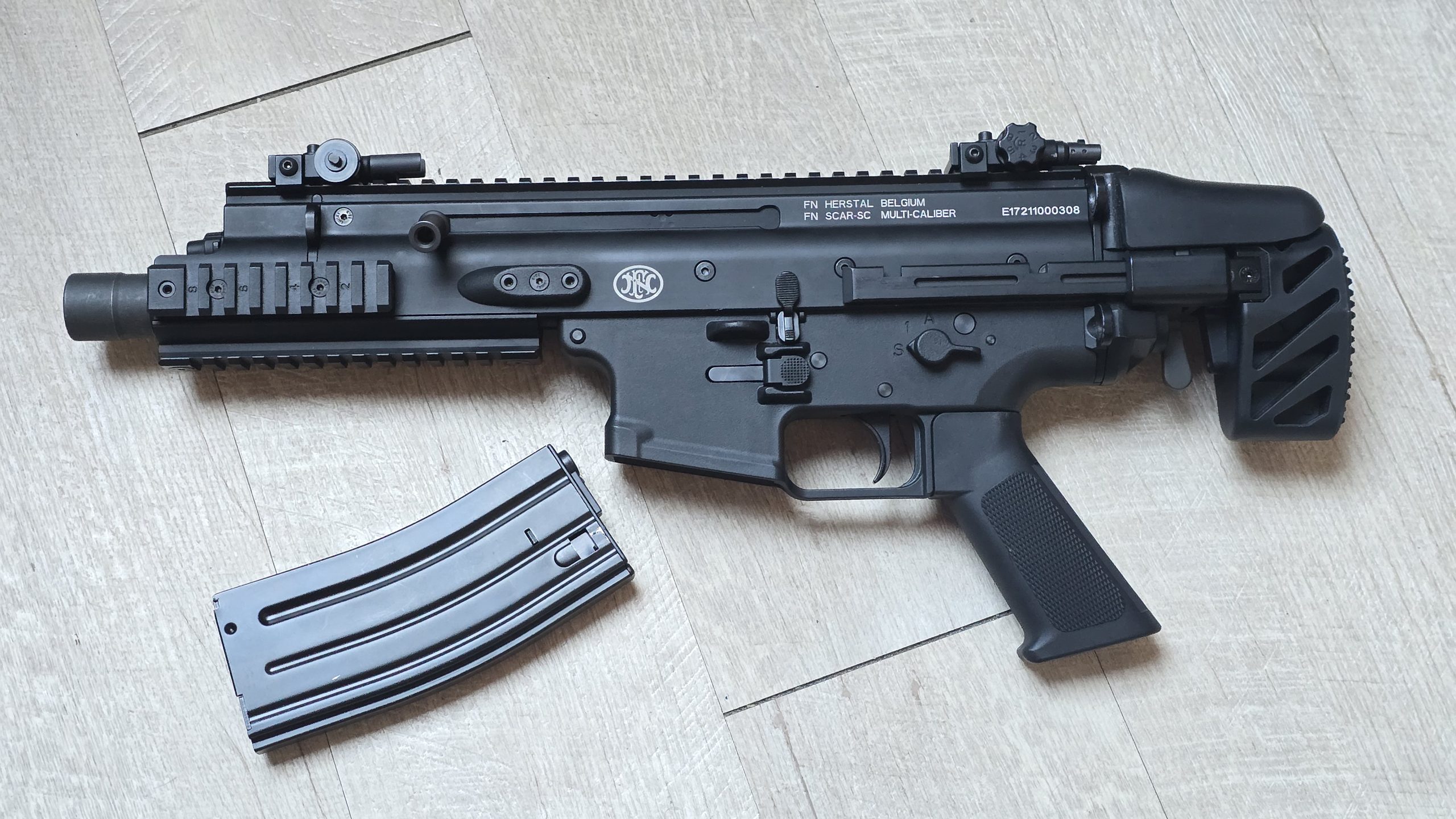 FUSIL D'ASSAUT COMPACT SCAR SC PDW FN HERSTAL ARES AEG