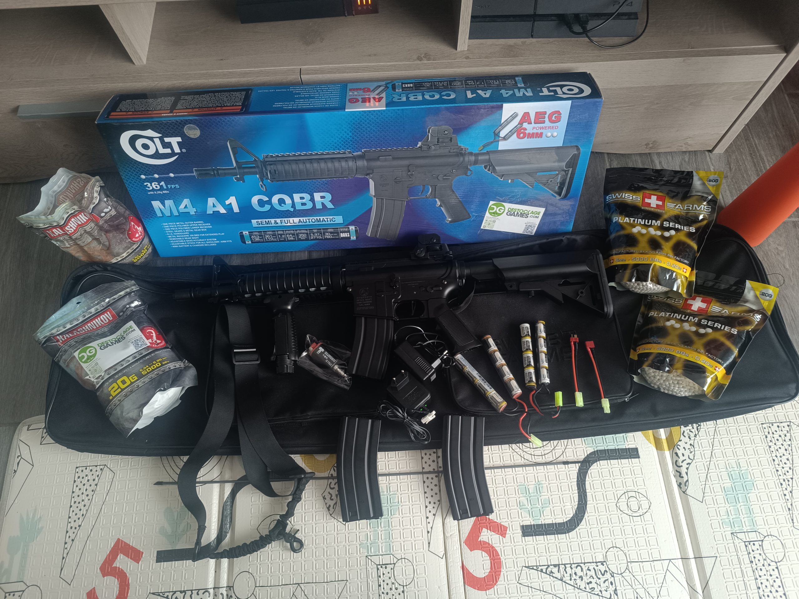 Fusil Colt M4A1 CQBR + accessoires