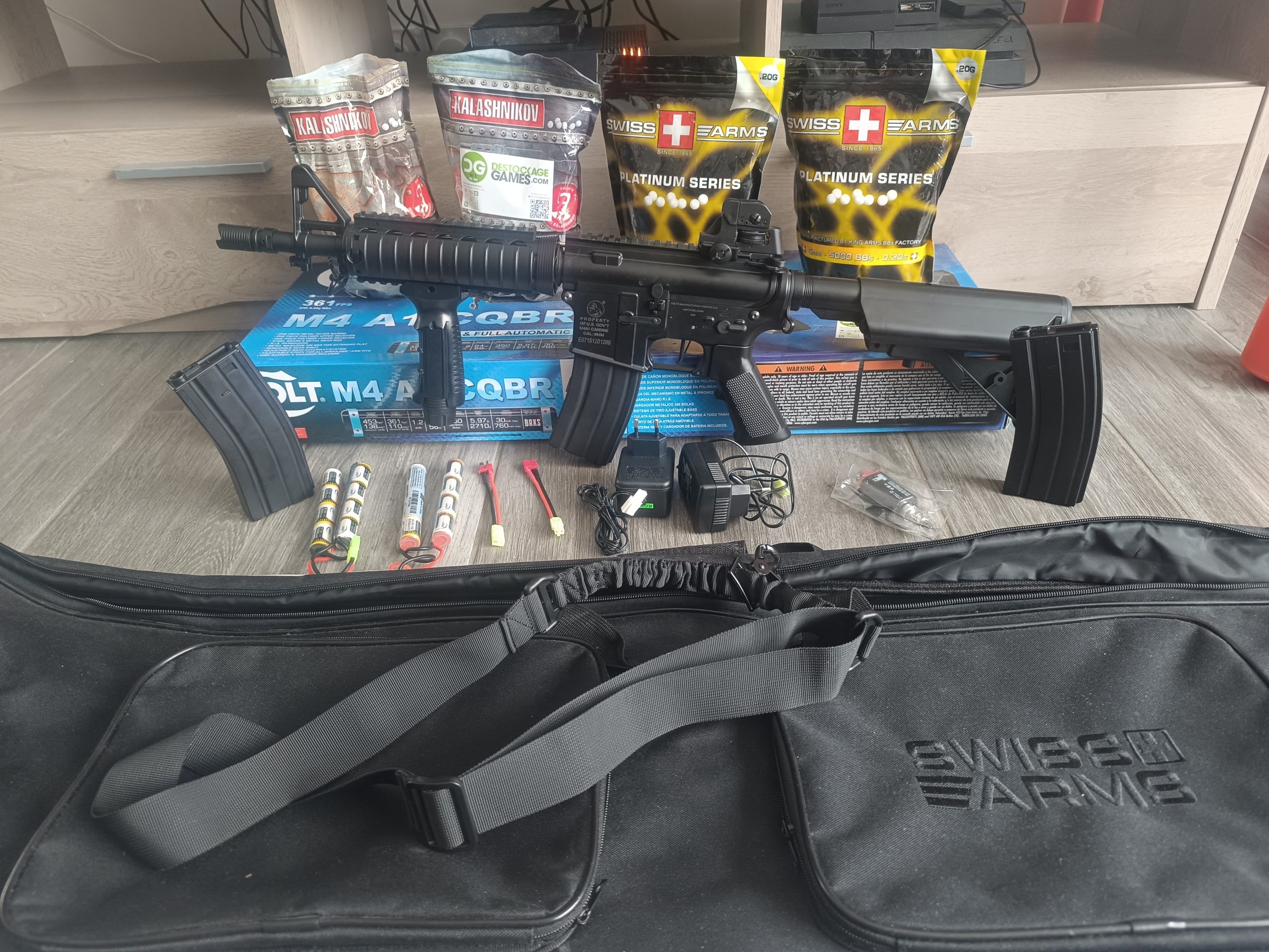 Fusil Colt M4A1 CQBR + accessoires