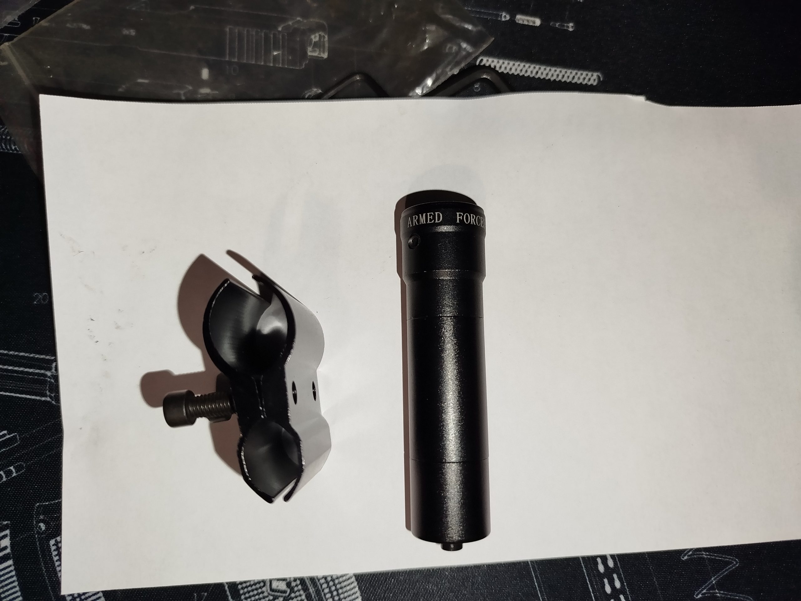 POINTEUR LASER  ROUGE AVEC SUPPORT