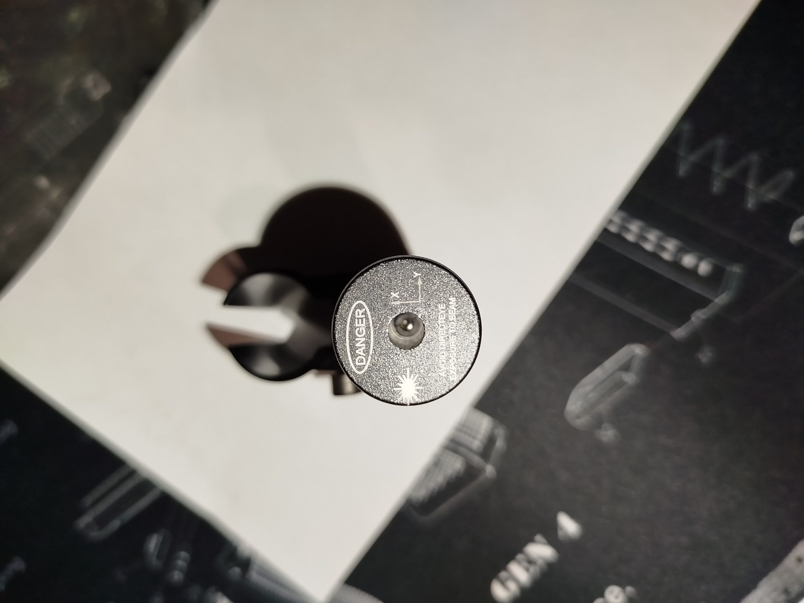 POINTEUR LASER  ROUGE AVEC SUPPORT