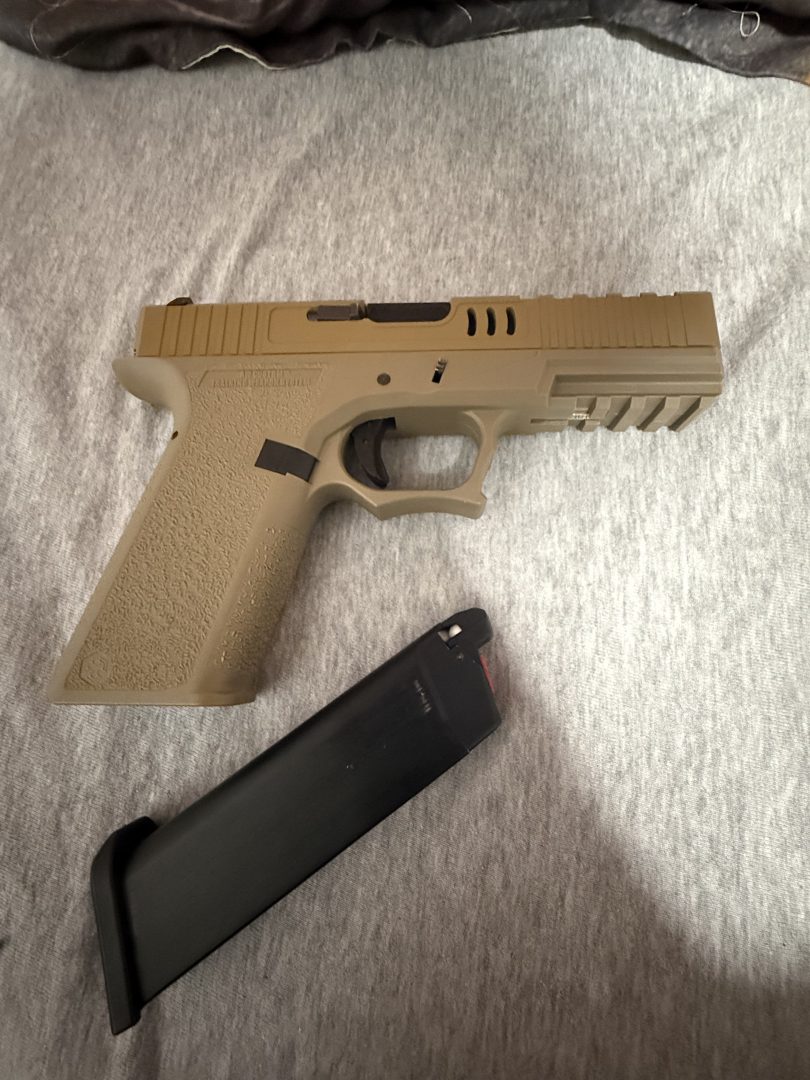 Glock 18C couleur désert/tan