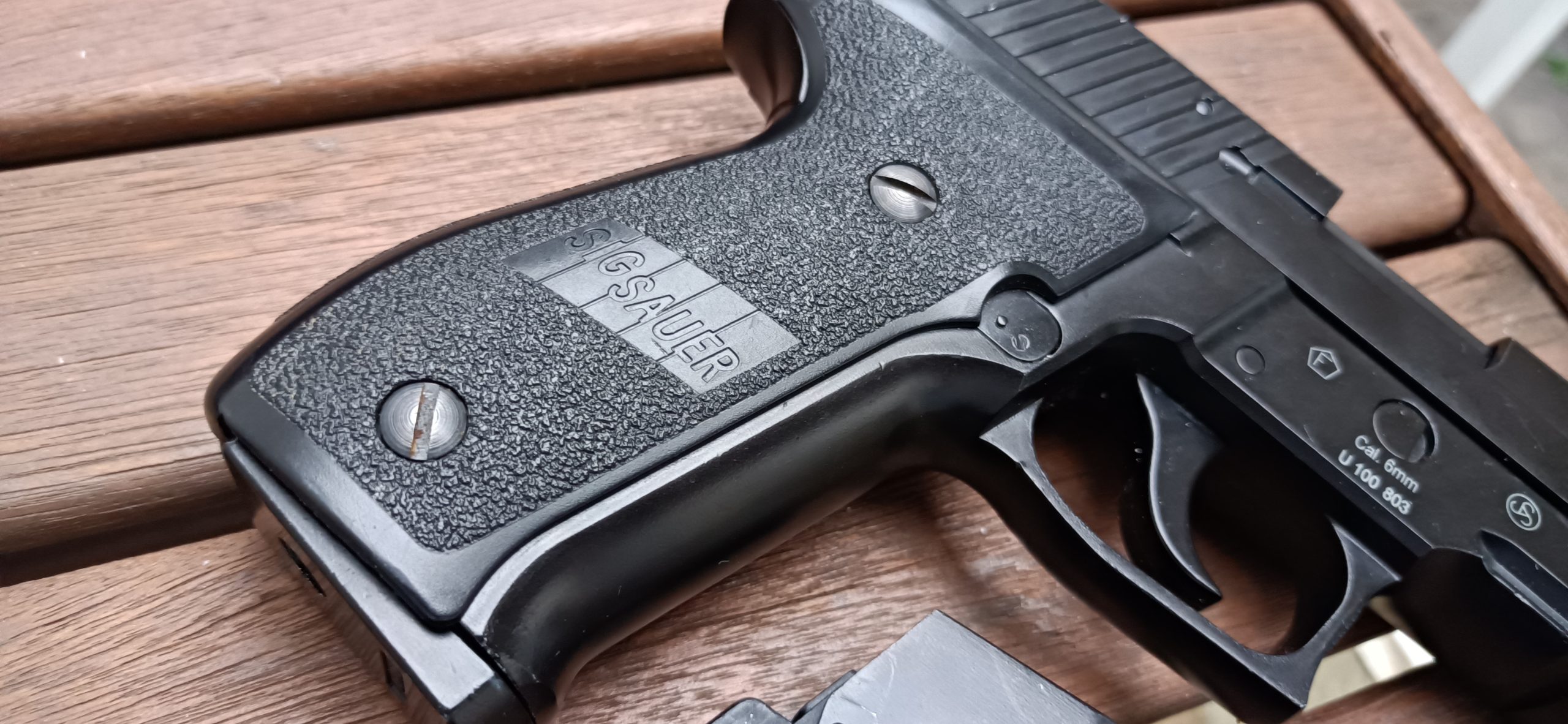 Sig Sauer P226 – Engraved KJW [+2 magazines]
